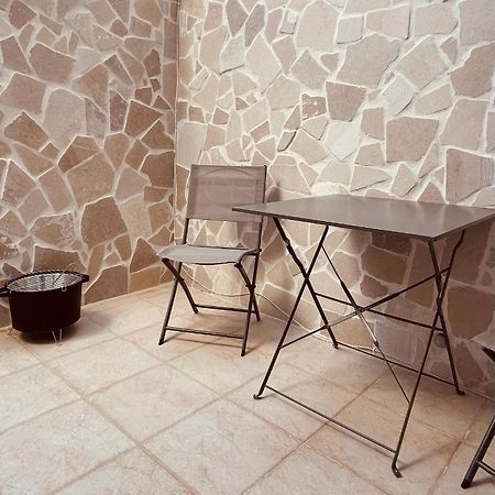 Lovely 2 Bedroom Rental Unit,Patio And Close Beach San Pietro in Bevagna Exteriör bild